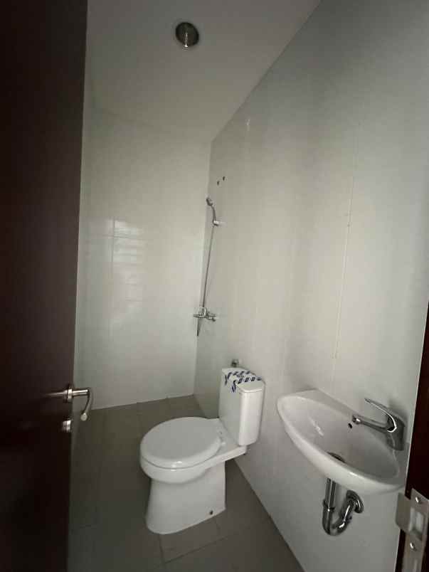 disewakan rumah cluster mahakam jakarta