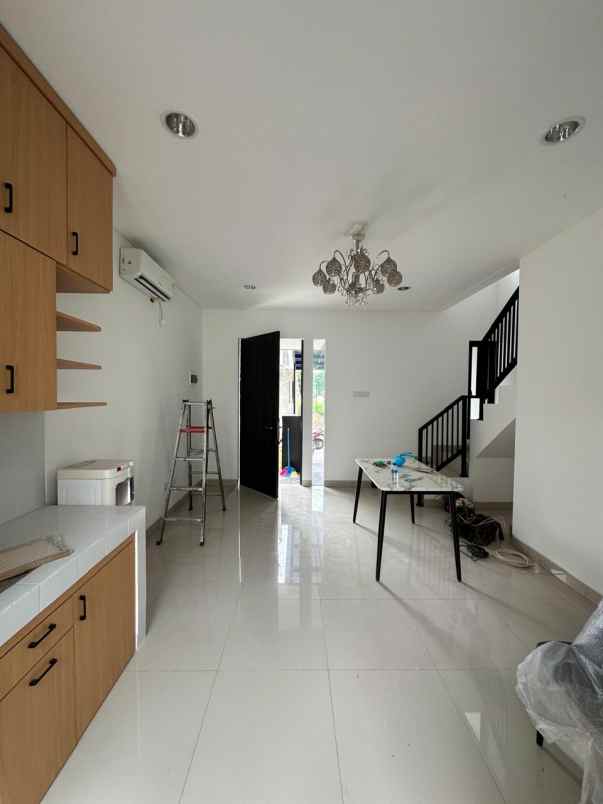 disewakan rumah cluster mahakam jakarta