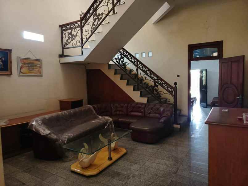 disewakan rumah jl sukosemolo semolowaru