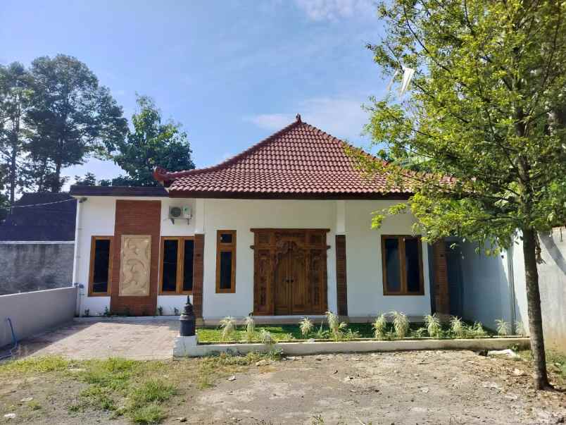 hunian dengan sentuhan jawa dekat candi dan akses umum