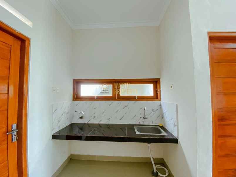 hunian rooftop stylish dengan carport dan smart lock