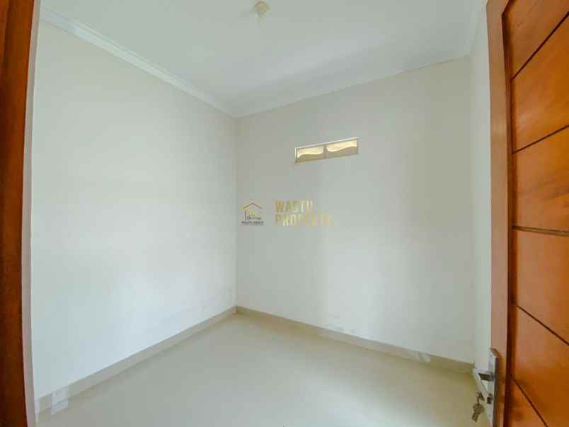 hunian rooftop stylish dengan carport dan smart lock