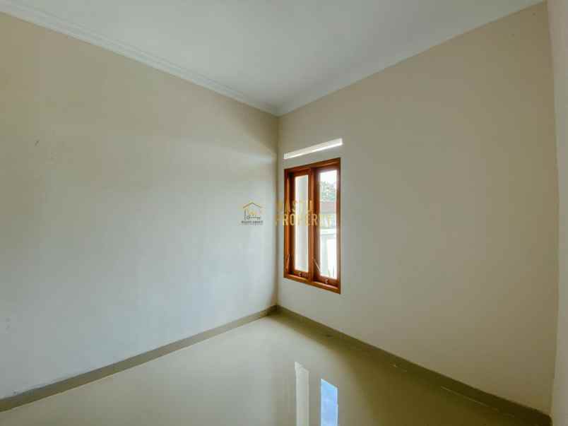 hunian rooftop stylish dengan carport dan smart lock