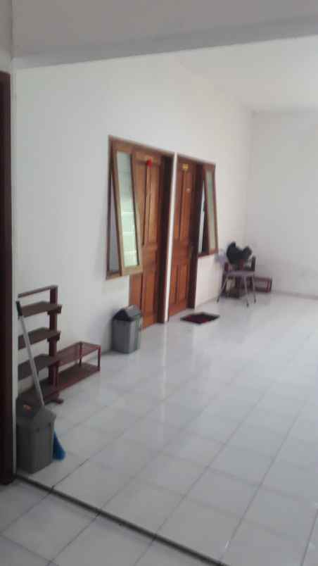 jual rumah dg 7 kamar