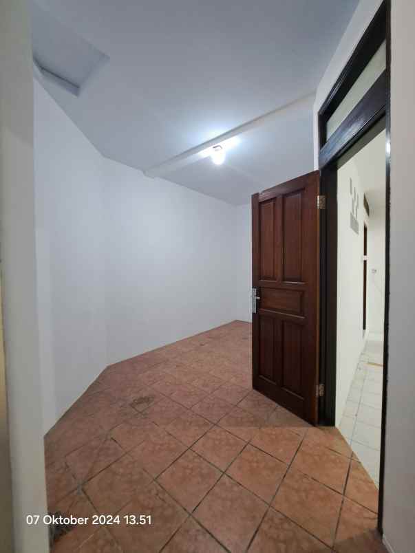 jual rumah di simprug jakarta selatan harga bagus knt