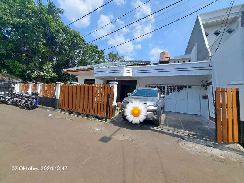 jual rumah di simprug jakarta selatan harga bagus knt