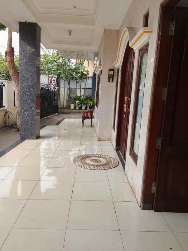 jual rumah pinggir jalan dengan roof top di lubang