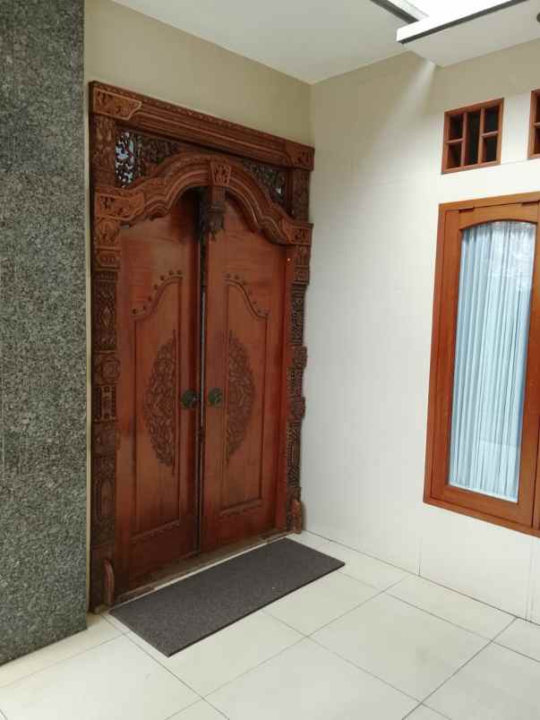 jual rumah pinggir jalan dengan roof top di lubang