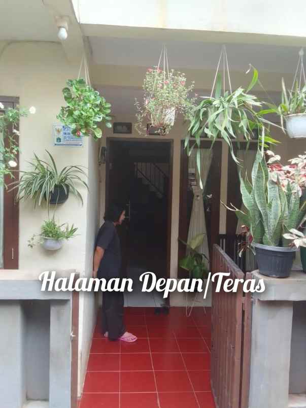 jual rumah second 2 lantai