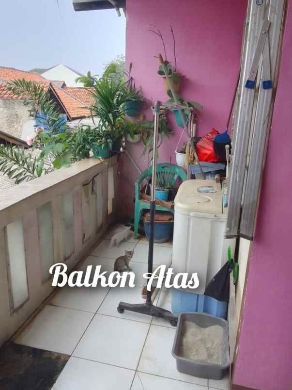 jual rumah second 2 lantai