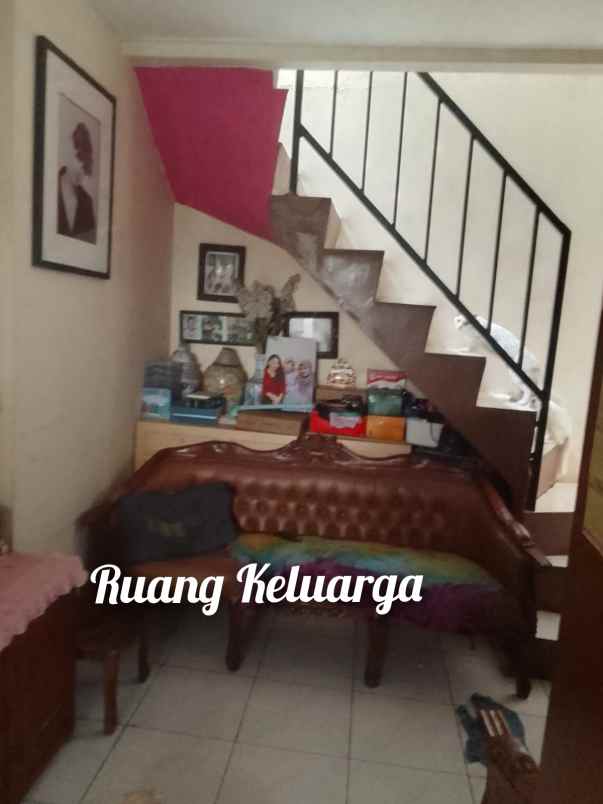 jual rumah second 2 lantai