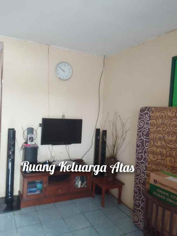 jual rumah second 2 lantai