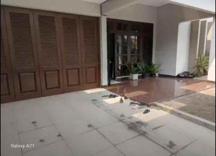 jual rumah siap pakai di jln tenggilis tengah surabaya