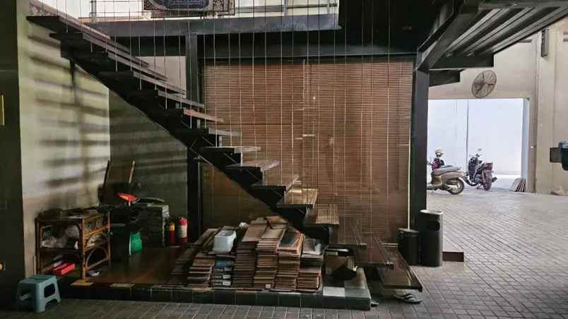 jual tempat usaha atau gudang di raya demak surabaya