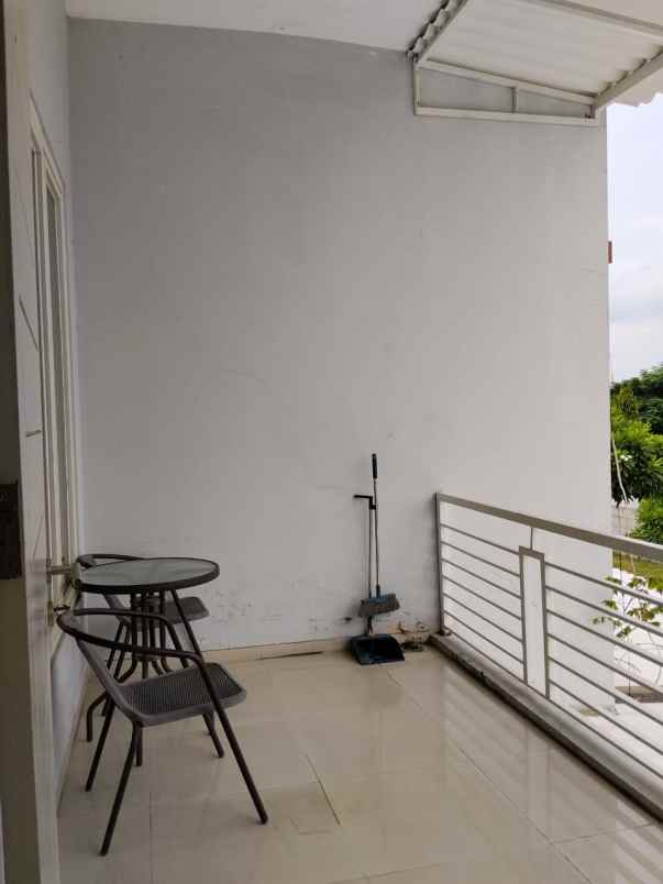 row jalan lebar rumah pakuwon city 2 lantai siap huni