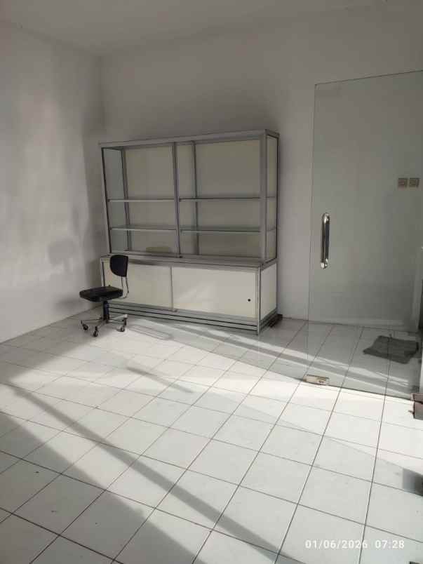 ruko klampis megah strategis ada area parkir