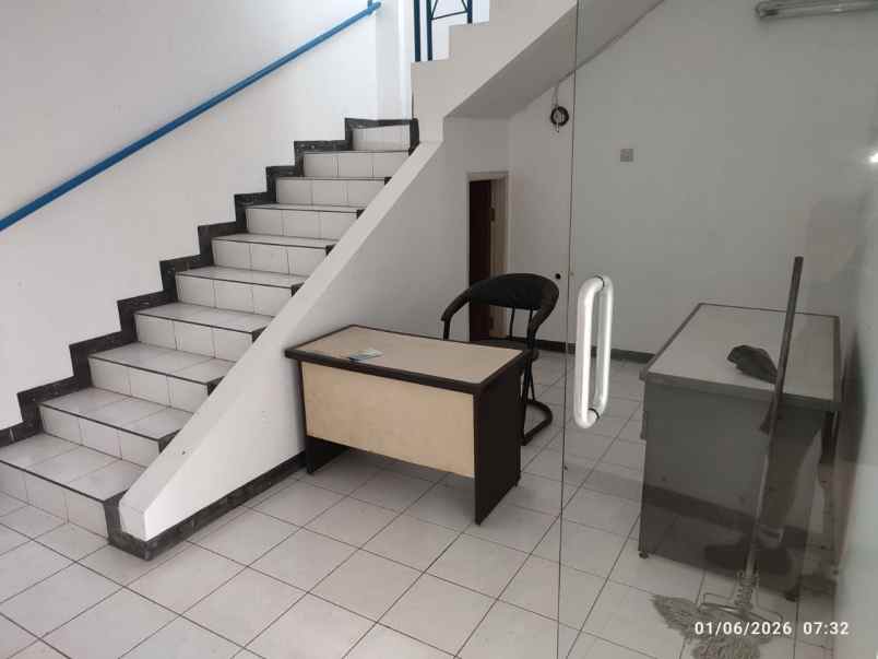 ruko klampis megah strategis ada area parkir