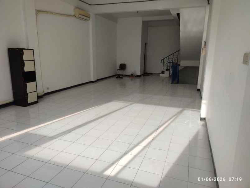 ruko klampis megah strategis ada area parkir