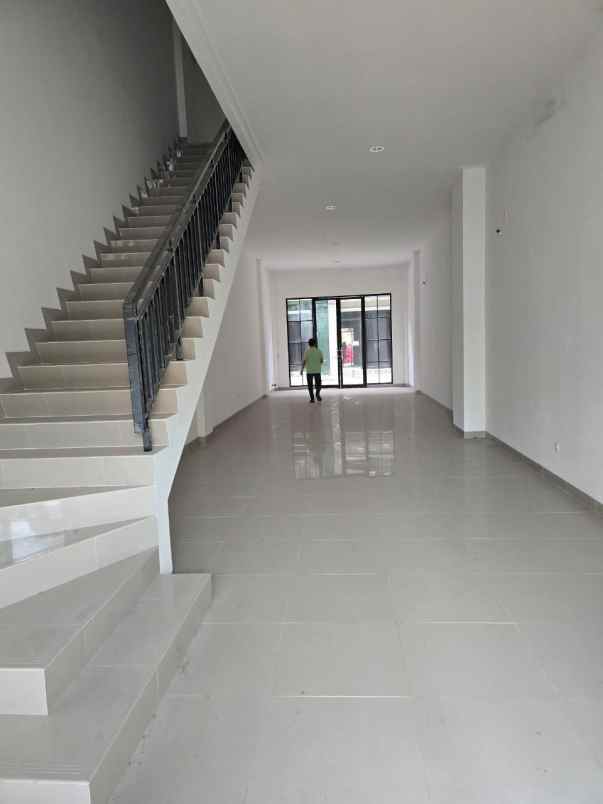 ruko premium 3 lantai osaka pik 2 siap buat usaha