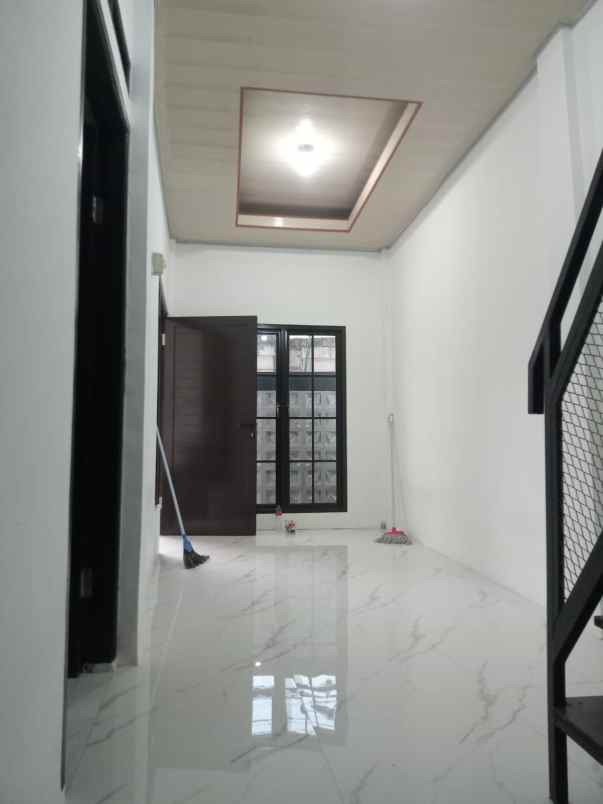 rumah 2 lantai berkualitas modern