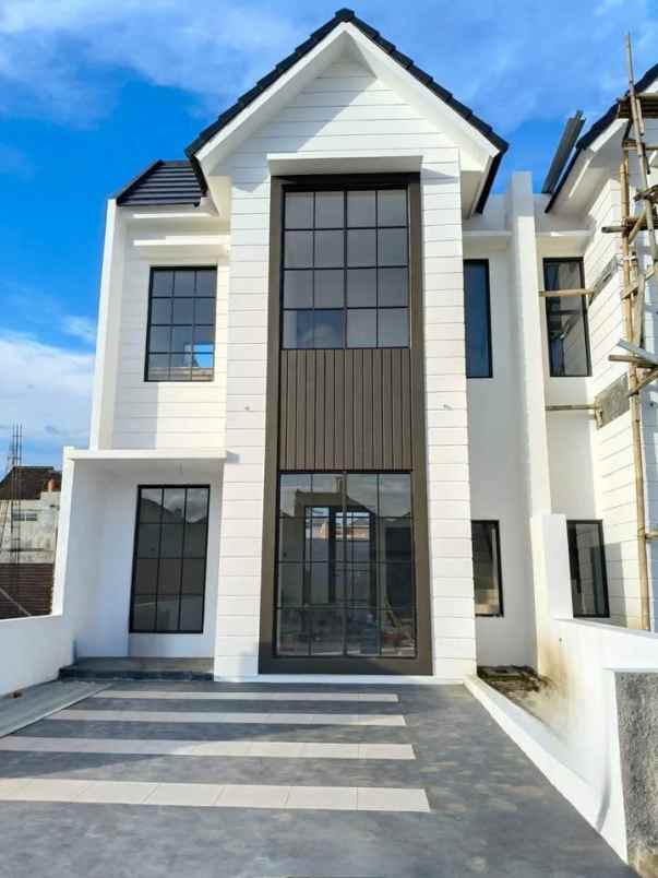 rumah 2 lantai classic modern lokasi sukun