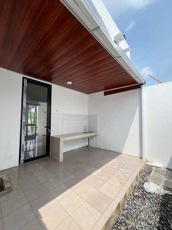 rumah 2 lantai cuma 600 jutaan di sawangan depok