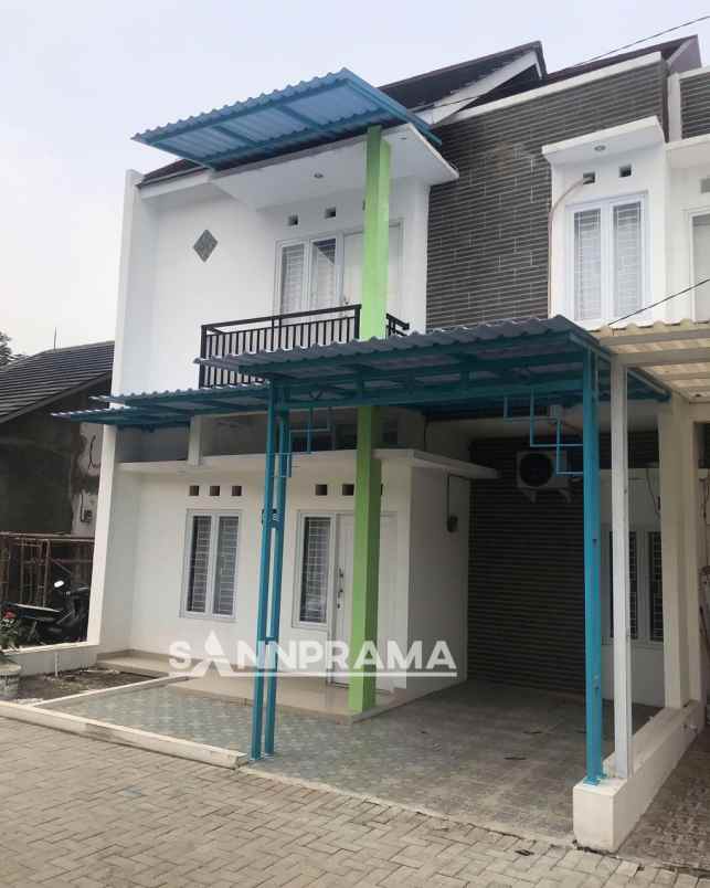 rumah 2 lantai dalam mini cluster bambu apus jaktim rn