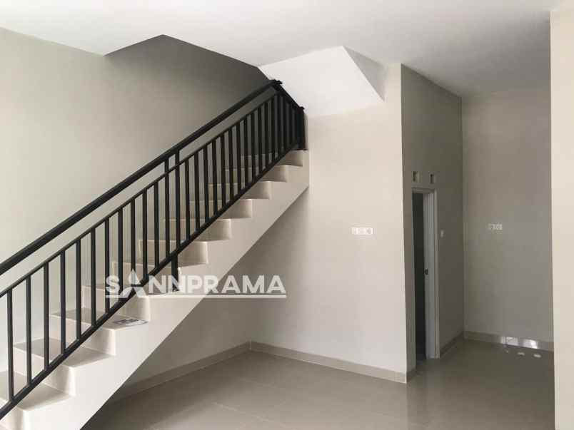 rumah 2 lantai dalam mini cluster bambu apus jaktim rn