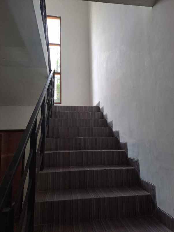 rumah 2 lantai dalam perumahan di palagan km 9