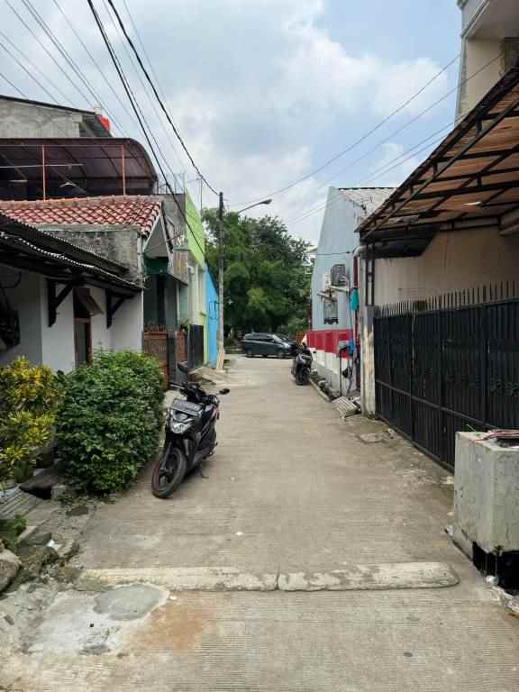 rumah 2 lantai dengan luas 150m2 di perumnas 1 bekasi