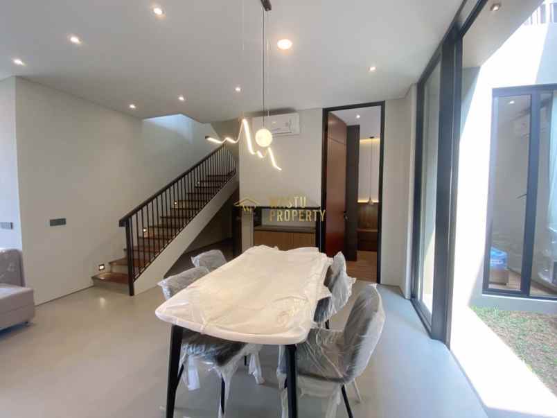 rumah 2 lantai full furnished 7 menit dari tugu jogja