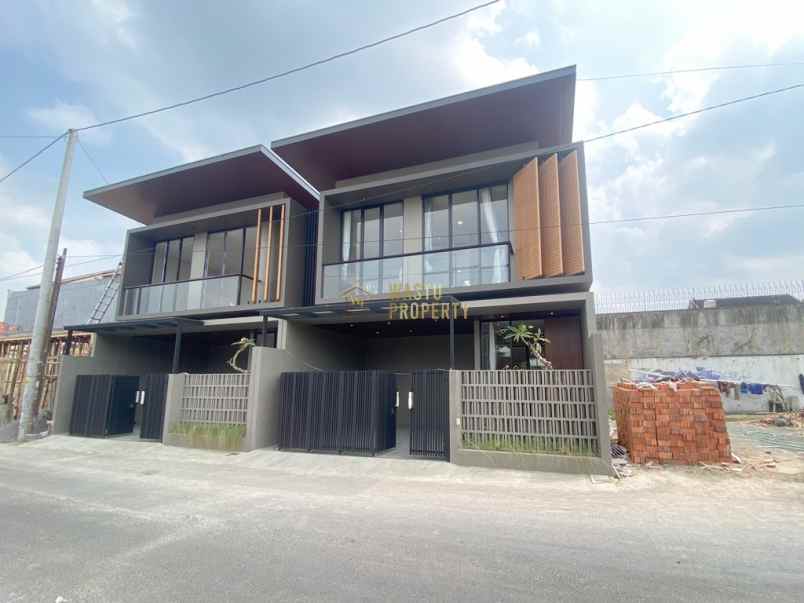 rumah 2 lantai full furnished 7 menit dari tugu jogja