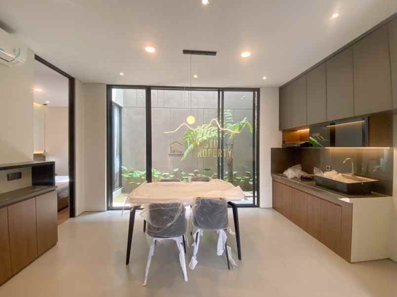 rumah 2 lantai full furnished 7 menit dari tugu jogja