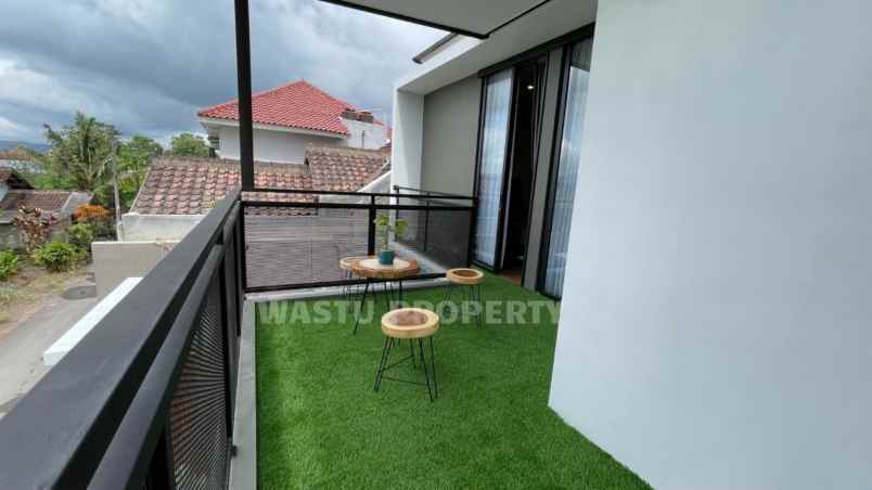 rumah 2 lantai full furnished di purwomartani