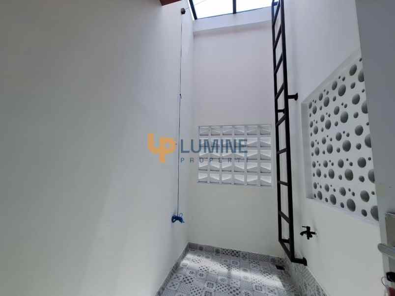 rumah 2 lantai harga 1 4m 8 menit ke rumah sakit jih