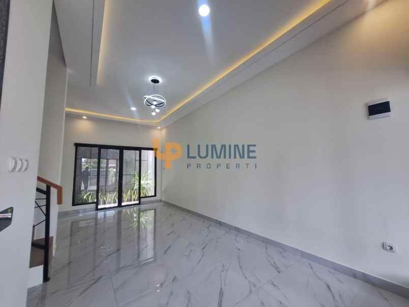 rumah 2 lantai harga 1 4m 8 menit ke rumah sakit jih