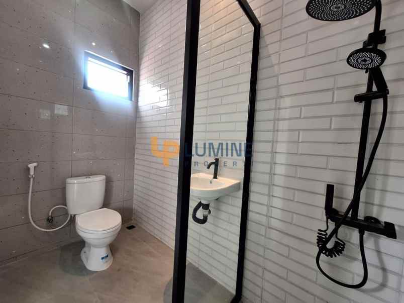 rumah 2 lantai harga 1 4m 8 menit ke rumah sakit jih