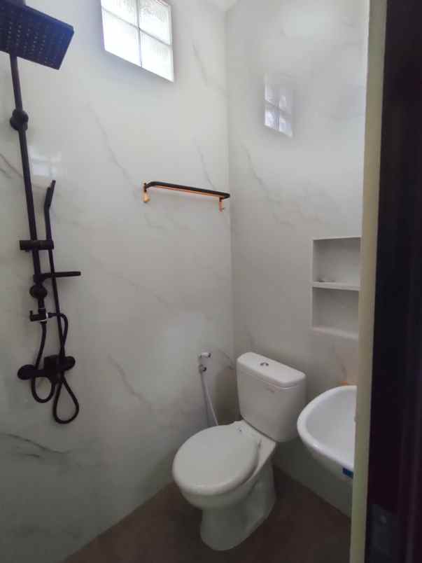 rumah 2 lantai modern tropis di tugu cimanggis depok