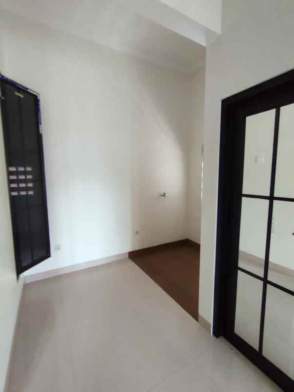 rumah 2 lantai modern tropis di tugu cimanggis depok