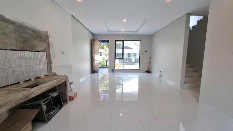 rumah 2 lantai siap huni 10 menit ke kampus upn jogja