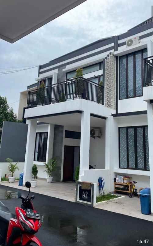 rumah 2 lantai siap huni di tanah baru depok