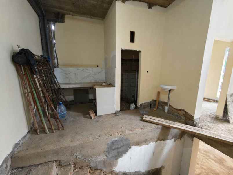 rumah 3 lantai bangunan baru lokasi kavling mulyorejo