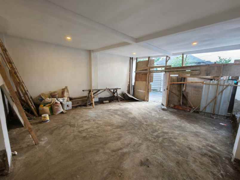 rumah 3 lantai bangunan baru lokasi kavling mulyorejo