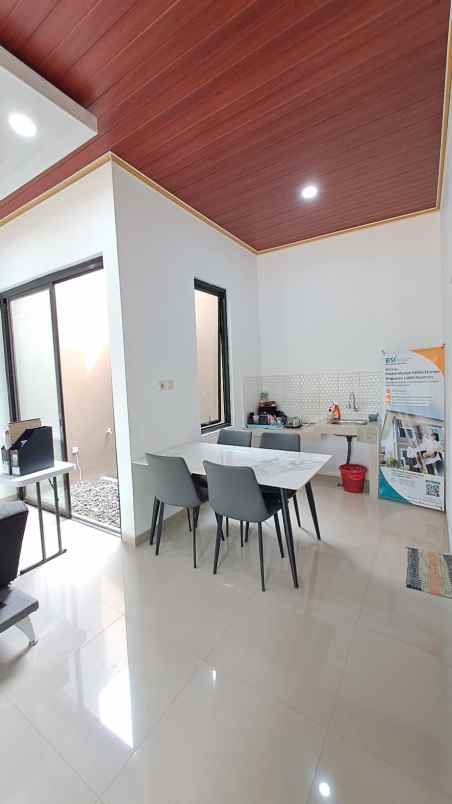 rumah 3 lantai type modern minimalis di sawangan depok