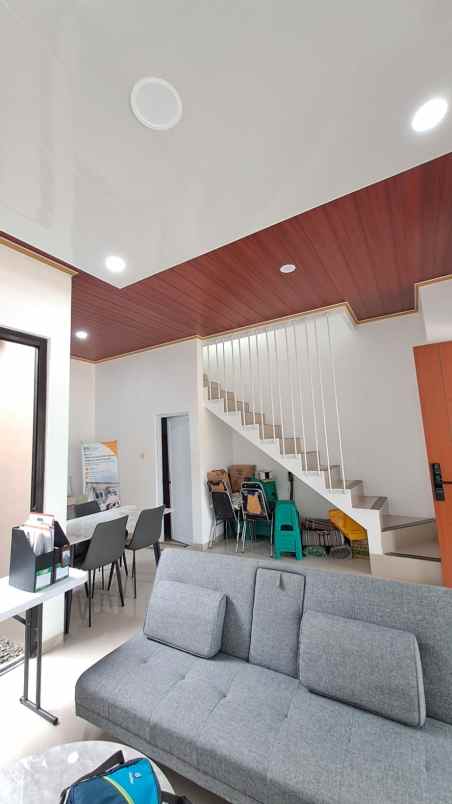 rumah 3 lantai type modern minimalis di sawangan depok