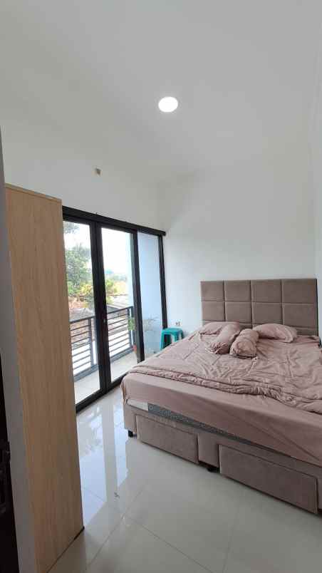 rumah 3 lantai type modern minimalis di sawangan depok