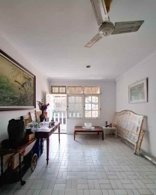 rumah asri plus private pool di cipete jaksel