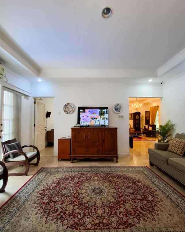 rumah asri plus private pool di cipete jaksel