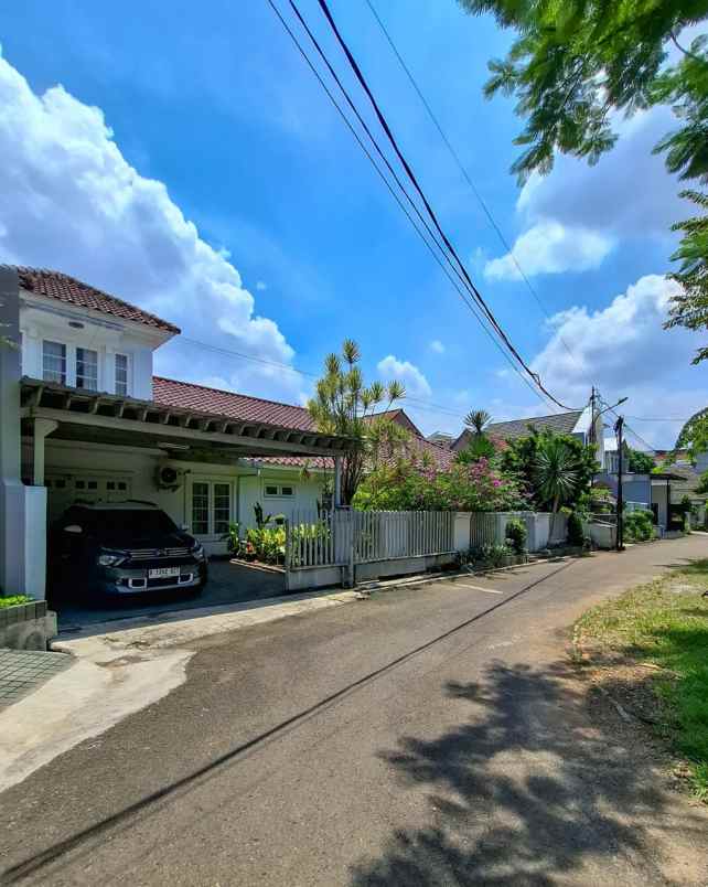 rumah asri plus private pool di cipete jaksel