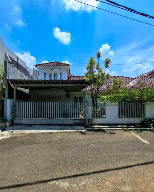 rumah asri plus private pool di cipete jaksel
